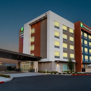 Holiday Inn Express & Suites - Las Vegas - E Tropicana, An Ihg Hotel